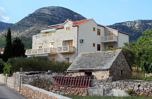 Bol Apartment | Idyllic One Bedroom Apartment with Sea View in Bol, Brač