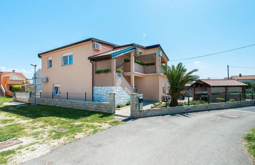 Nin Apartment | Cozy One Bedroom Apartment with Air-Conditioning in Nin