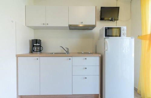 Nin Apartment | Cozy Apartment with Terrace and Sea View in Nin, Zadar