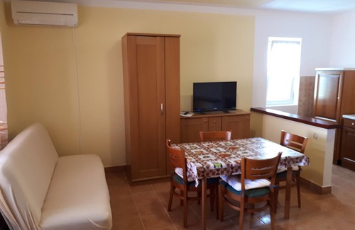Rab Apartment | Cozy One Bedroom Apartment with Balcony in Mundanije, Rab