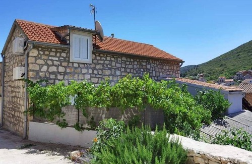 Cove Rogacic Apartment | One bedroom apartment with balcony Vis (A-19923-a)
