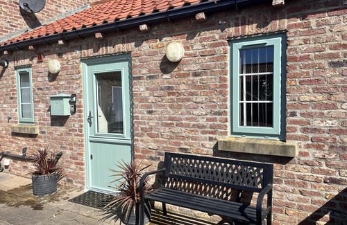 Barmston Cottage | Charming One Bedroom Barn in Picturesque Village Setting
