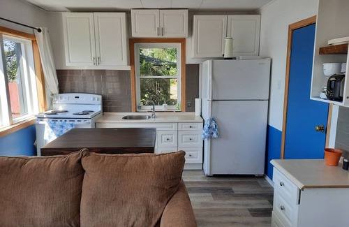 North Bay Cottage | Convenient One-Bedroom Retreat Near Trout Lake, North Bay