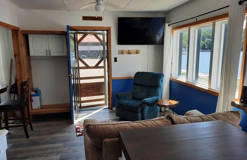 North Bay Cottage | Convenient One-Bedroom Retreat Near Trout Lake, North Bay