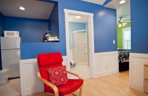 Monticello Cottage | Cozy One Bedroom Cottage with Pool and Breakfast Included