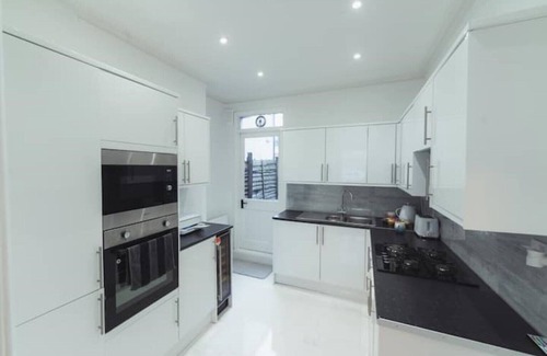 Harrow Apartment | Cozy One Bedroom Flat in Harrow - Pet and Child Friendly