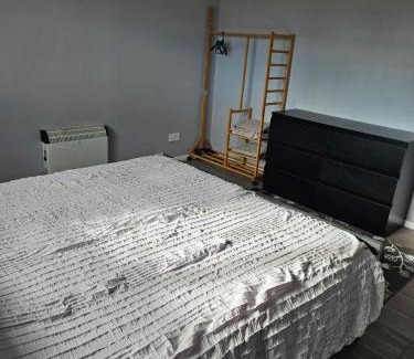 Sittingbourne Apartment | Cozy One Bedroom Flat in Sittingbourne - Family Friendly Stay