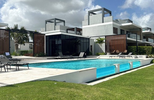 Bavaro Condo | One-Bedroom Getaway in Punta Cana: Your Air-Conditioned Oasis with Washer!