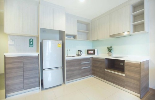 Khlong Tan Nuea Apartment | One Bedroom Grand Suite A with Pool and Family Amenities