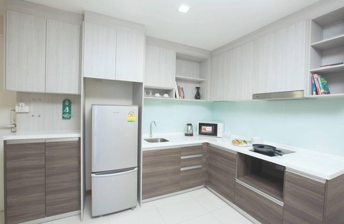 Khlong Tan Nuea Apartment | One Bedroom Grand Suite A with Pool and Family Amenities