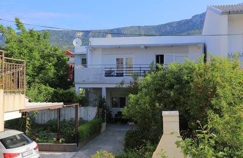 Kastel Kambelovac Apartment | Cozy Beachside Retreat in Kaštel Kambelovac