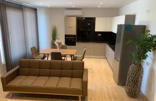 Ta' Pennellu House | One Bedroom in New Apt Mellieha- Orange Room 1