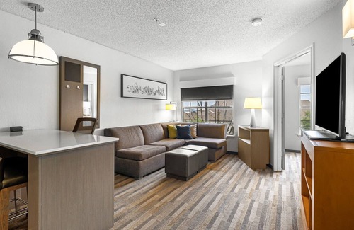 Gateway Apartment | One Bedroom King Suite - Domain Area with a Pool