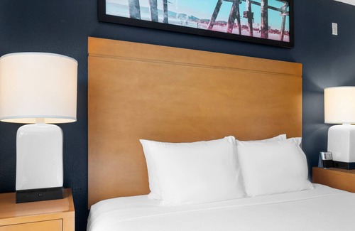 Gateway Apartment | One Bedroom King Suite - Domain Area with a Pool