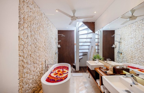 Tanjungbenoa Villa | Private Pool & Rooftop Retreat: One Bedroom Getaway