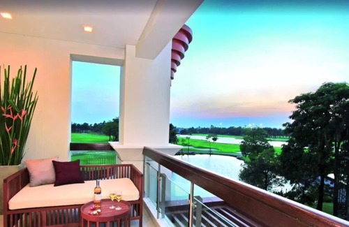 Bang Kaeo Apartment | Inviting One-Bedroom Residence with Pool & Breakfast
