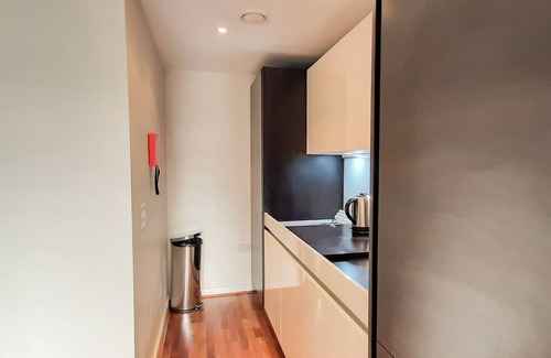 Bunhill Apartment | Cozy One Bedroom Apartment with Kitchen in Lamb's Passage