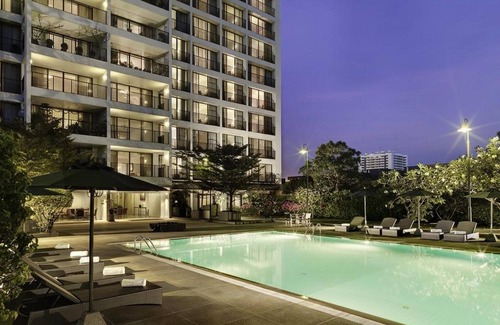 Bang Kaeo Apartment | Modern One Bedroom Superior Room with Breakfast & Pool