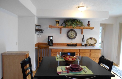 Newberg Apartment | Indulge in a One Bedroom Suite Surrounded by Wine Country