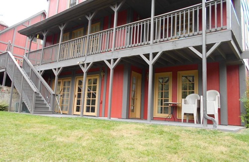 Newberg Apartment | Indulge in a One Bedroom Suite Surrounded by Wine Country