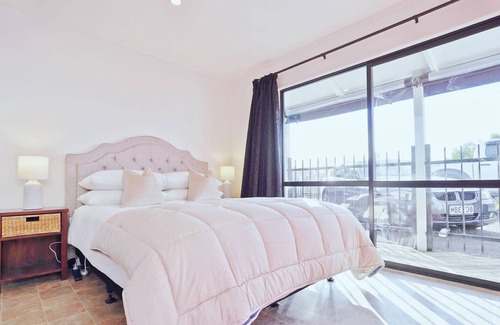 Waitoki Apartment | One Bedroom Unitfarm Stay Getaway in Waitoki
