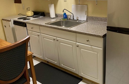 Elmont House | Convenient One Bedroom with Private Entrance Near JFK