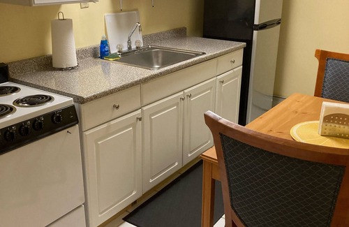 Elmont House | Convenient One Bedroom with Private Entrance Near JFK