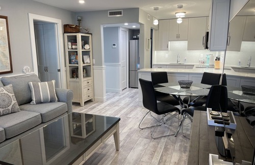 Old Naples Condo | Prime Location Near Beach and Dining in Naples