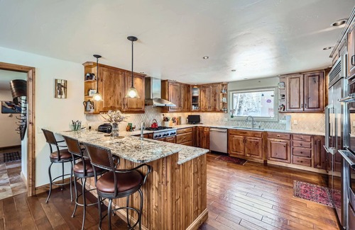 Frisco House | Inviting 7 BR Retreat Steps from Town with Hot Tub & Pool Table
