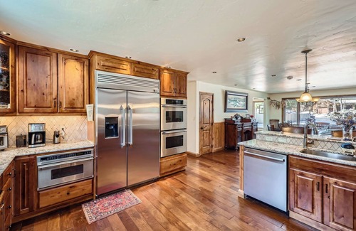 Frisco House | Inviting 7 BR Retreat Steps from Town with Hot Tub & Pool Table