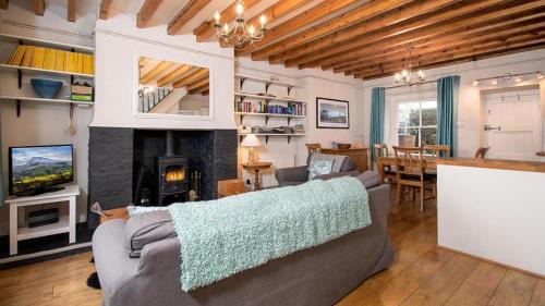 Dolwyddelan House | Discover One Bron Derw: 4-Star Family-Friendly Retreat