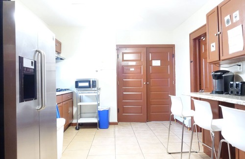 Hillside House | Convenient 4BR House with Hot Tub & Free Parking Near NYC