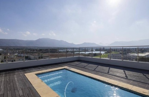 Tokai Apartment | Immaculate 2-Bed Apartment with Ocean View in Cape Town