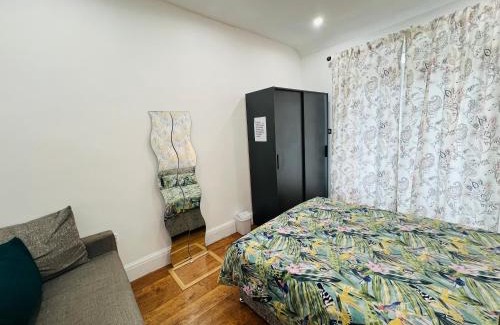 Spital House | Cozy Double Room & Charming Attic with Free WiFi & Parking