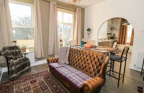 Greetland Cottage | Top-Rated One Eight Three Guest Cottage with Kitchen & Breakfast