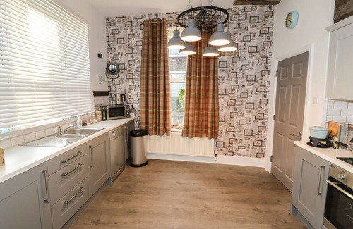 Greetland Cottage | Top-Rated One Eight Three Guest Cottage with Kitchen & Breakfast
