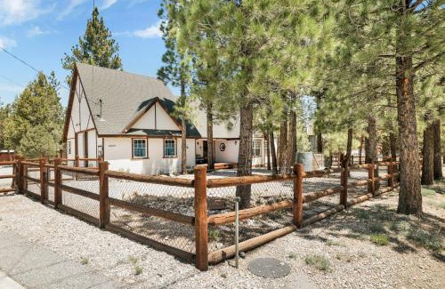 Woodlands House | Pet-Friendly Retreat at One Hundred Pines Ranch #2005