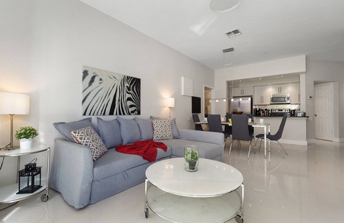 Windsor Hills Condo | Magical One in a Minion Condo, 5 Mins to Disney & More