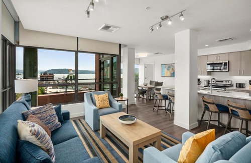 Coeur d'Alene Hotel | Unwind at One Lakeside: Top-Rated with Hot Tub & Pet-Friendly