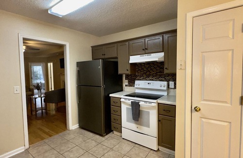 Alabaster House | One Level, 2 bed, 2 bath, walk dist. to hospital