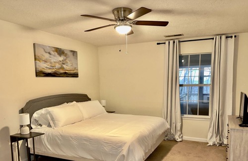 Alabaster House | One Level, 2 bed, 2 bath, walk dist. to hospital