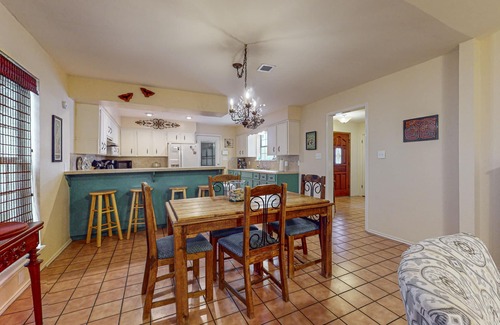 Laguna Vista House | Ideal Retreat with Nature Trail and Screened Patio Access