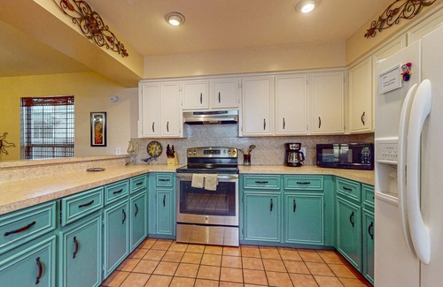 Laguna Vista House | Ideal Retreat with Nature Trail and Screened Patio Access