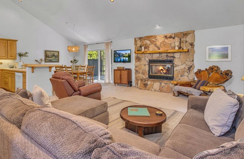 Deer Park House | Spacious 4-Bedroom Home with Hot Tub & Pet Friendly Perks