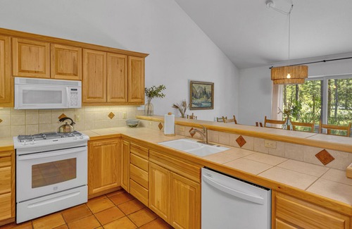 Deer Park House | Spacious 4-Bedroom Home with Hot Tub & Pet Friendly Perks