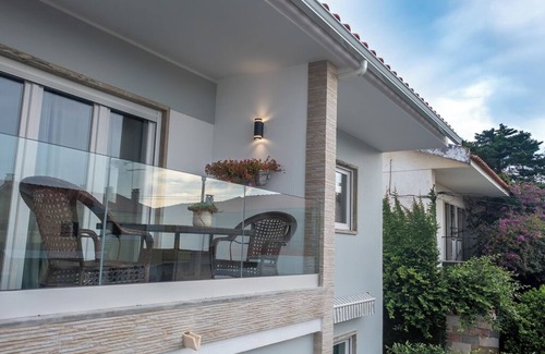 Cascais Villa | One Living Room One Bedroom Apartment with Kitchen in Cascais Beachfront Villa