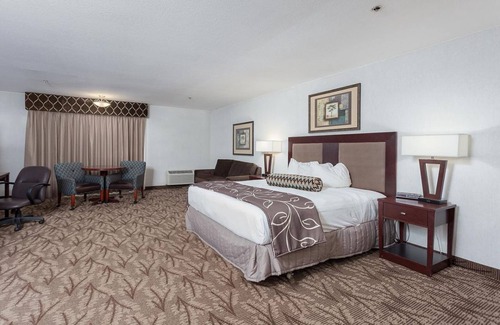 Idaho Falls Hotel | Majestic King Unit with Pool, Spa & Child-Friendly Amenities