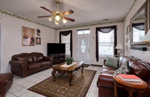 Hanceville House | Convenient Stay Near the Shrine of the Most Blessed Sacrament