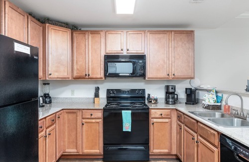 Pigeon Forge Condo | Tranquil Retreat 2 Minutes from Parkway with Private Pool