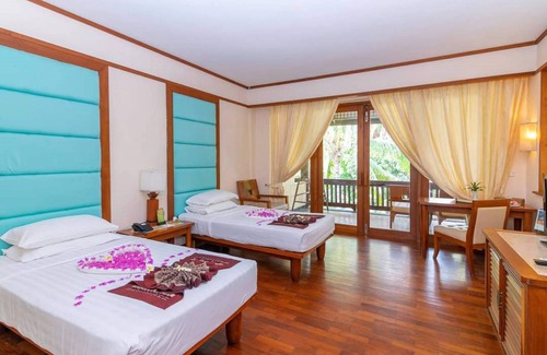 Ngwe Saung Hotel | Discover One Myanmar Resort Ngwe Saung with Pool & Dining